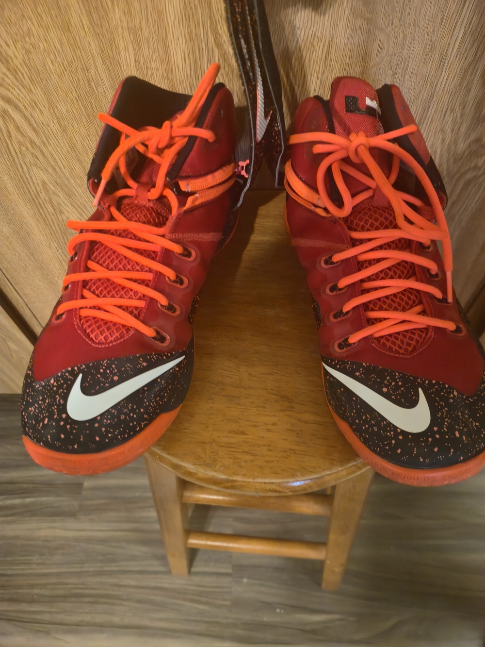 Nike LeBron Soldier 8 Basketball Shoes - Picture 4 of 7